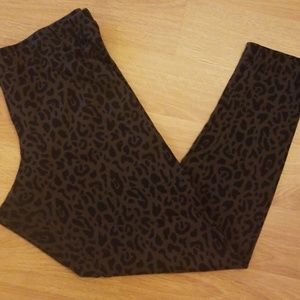 Leopard print leggings
